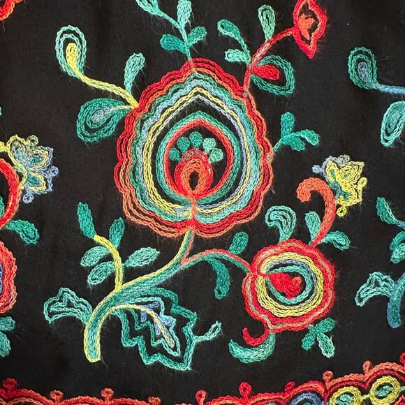 Gianni Bini Floral Embroidered Off-Shoulder Top with Adjustable Straps S EUC - Picture 5 of 9